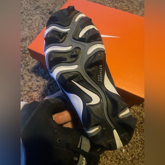 Toddler Nike Spikes - Picture 2 of 4